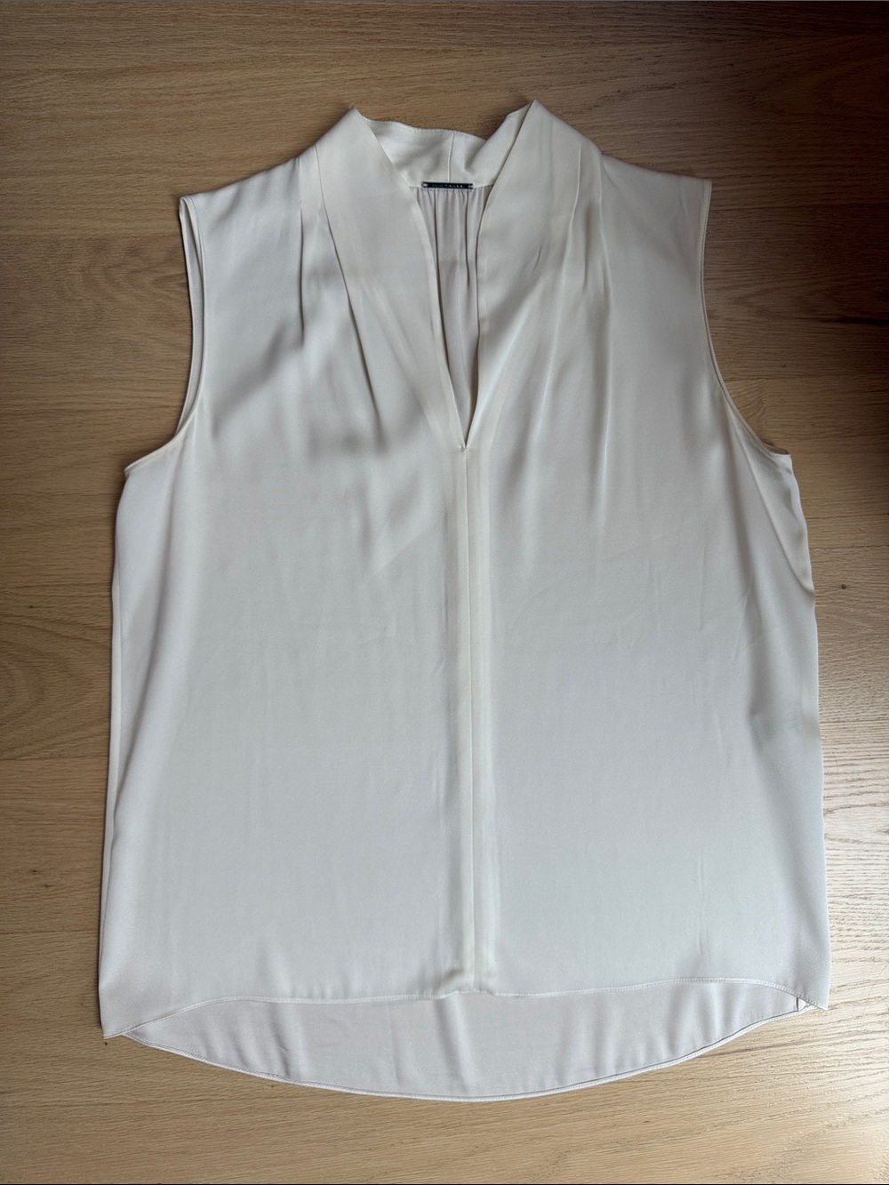 Elite Tahari silk blouse